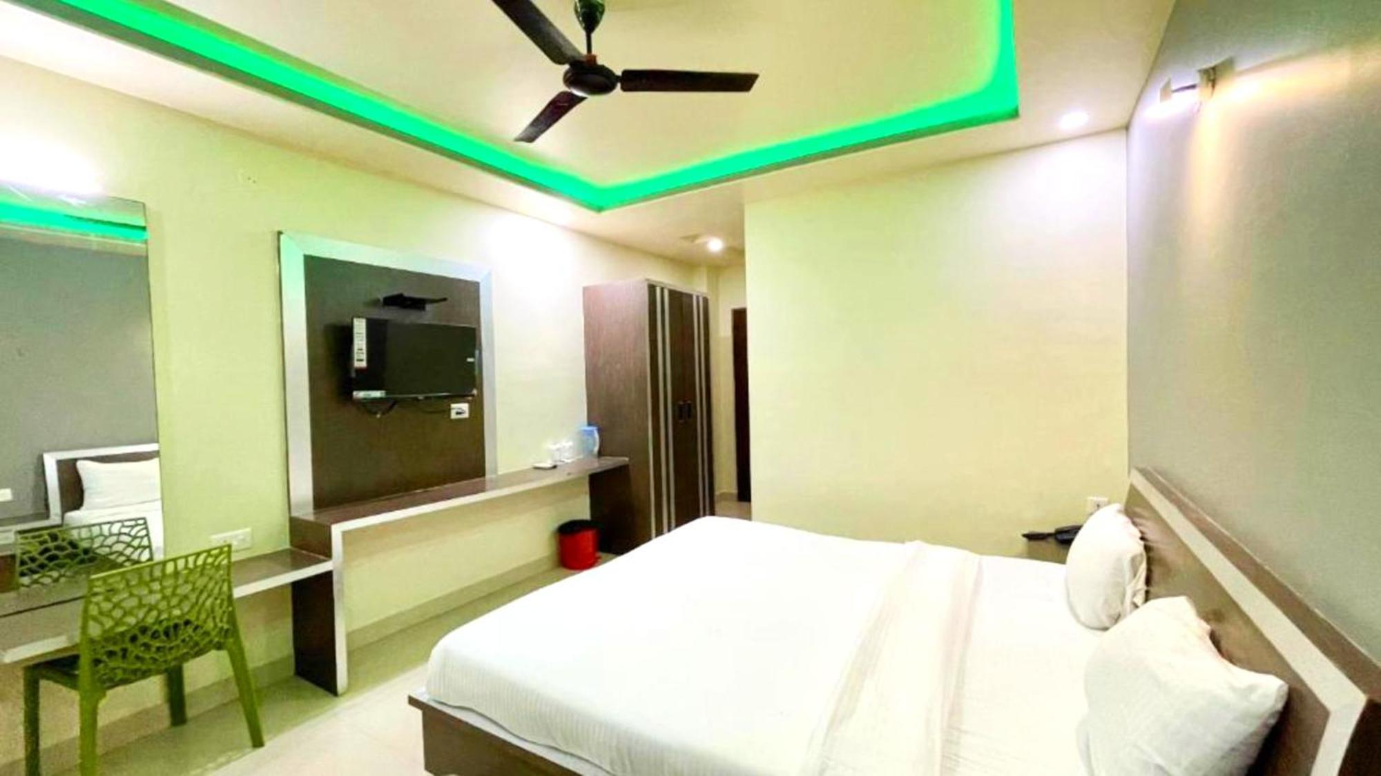Near Lh G R ! Puri, Fully Air Conditioned And Wifi & Restaurant And Parking,upi And Card Payment Accepted,best In Hotel Puri