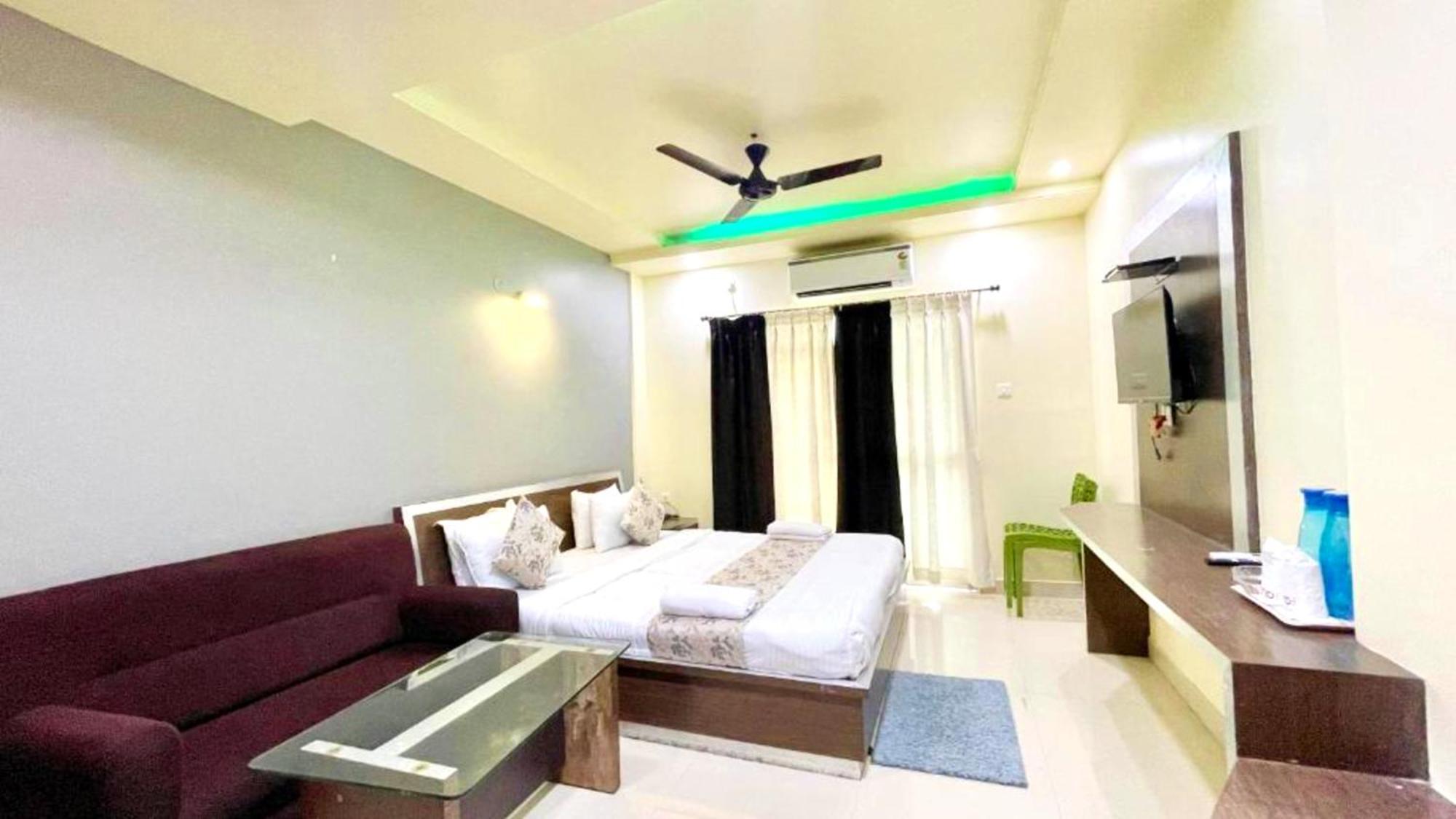 Near Lh G R ! Puri, Fully Air Conditioned And Wifi & Restaurant And Parking,upi And Card Payment Accepted,best In