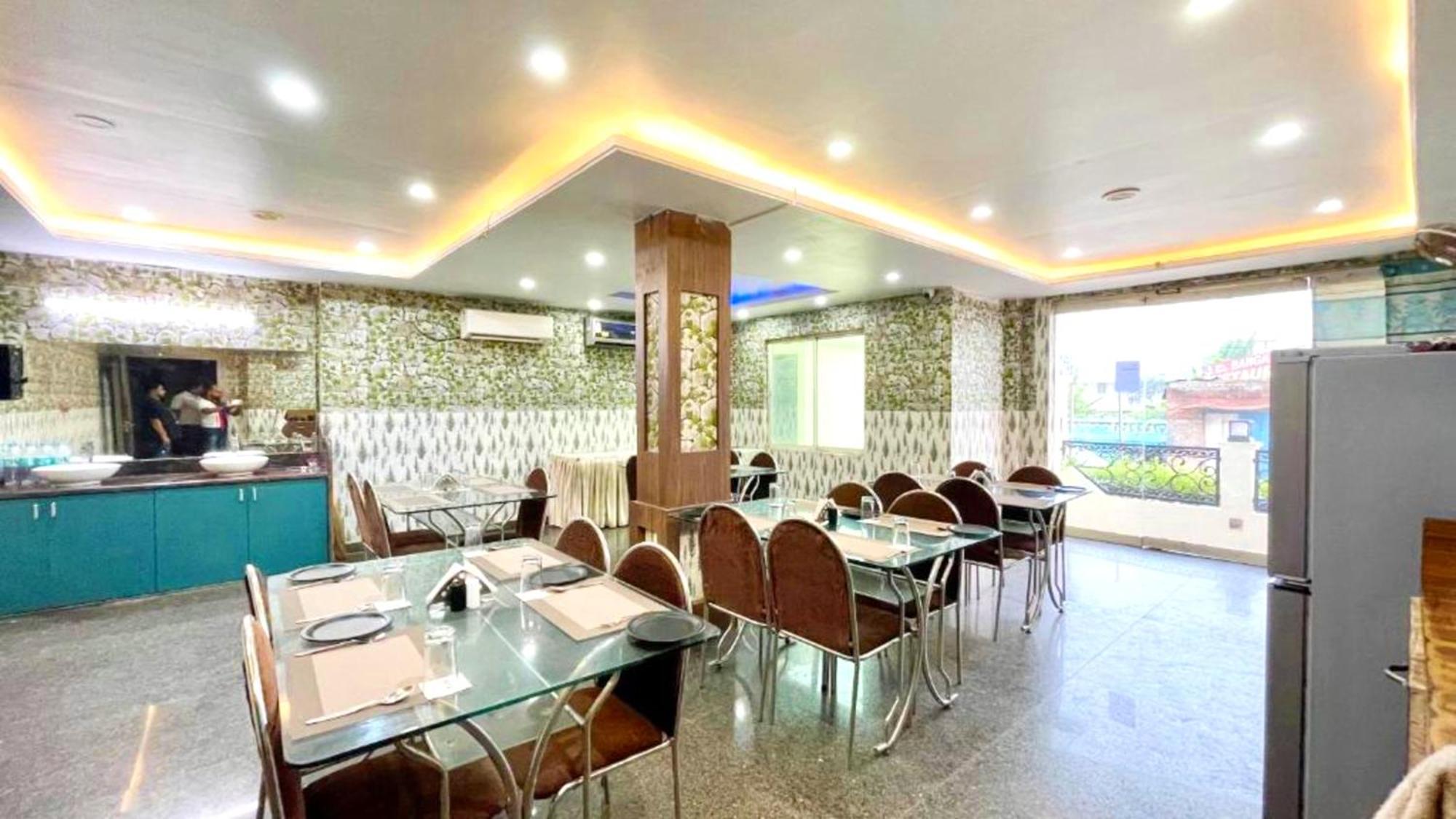 Near Lh G R ! Puri, Fully Air Conditioned And Wifi & Restaurant And Parking,upi And Card Payment Accepted,best In Hotel 3*