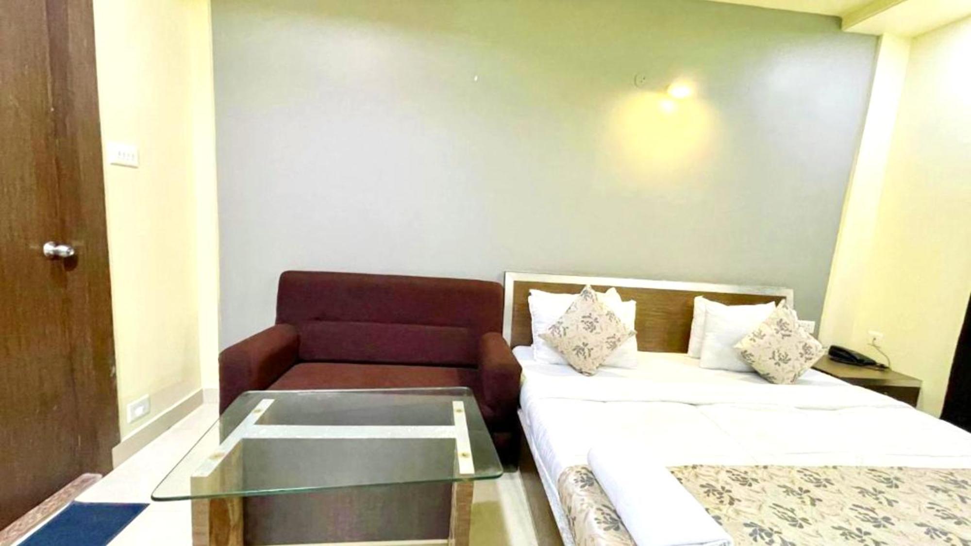 Near Lh G R ! Puri, Fully Air Conditioned And Wifi & Restaurant And Parking,upi And Card Payment Accepted,best In 3*