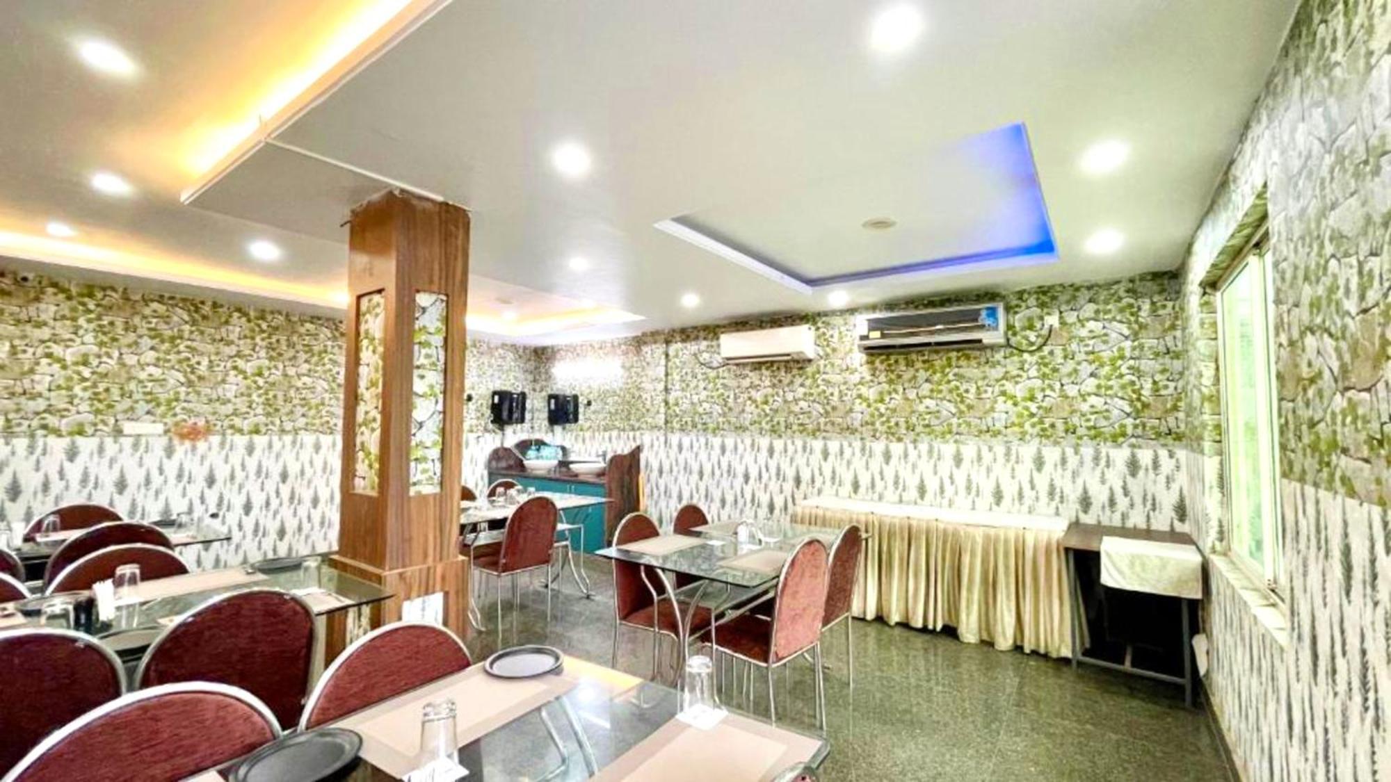 Near Lh G R ! Puri, Fully Air Conditioned And Wifi & Restaurant And Parking,upi And Card Payment Accepted,best In 3* Puri
